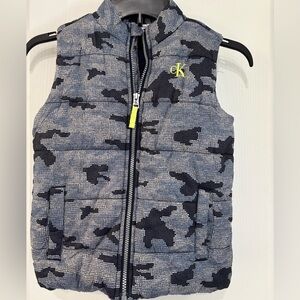Calvin Klein Boy's Puffer Vest Blue Camo Full Zipper Pockets Collared, Size 6
